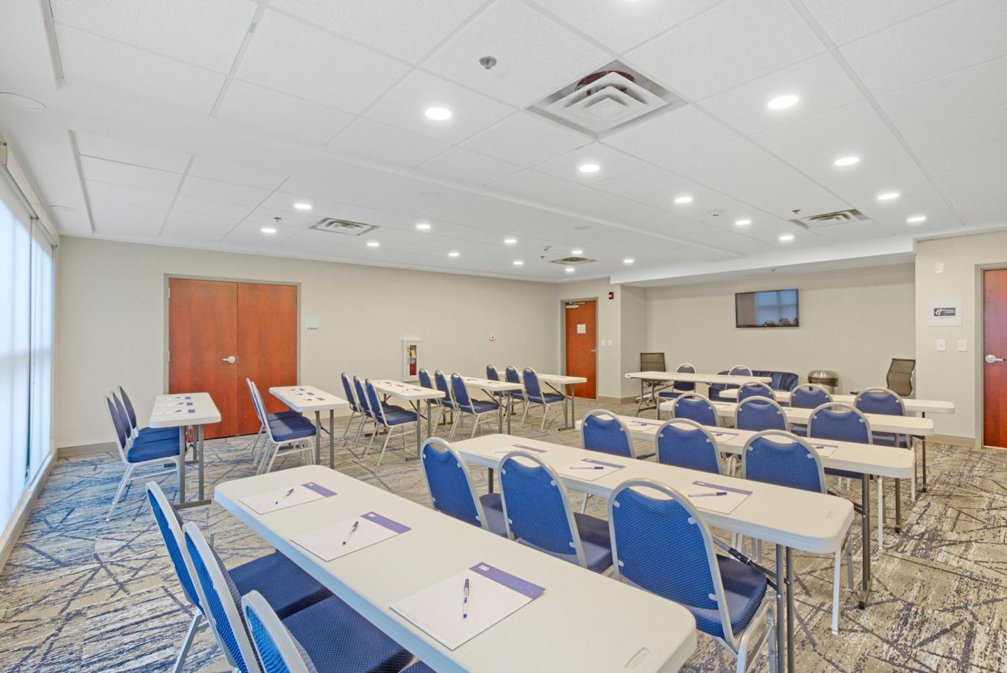 Holiday Inn Express - Gulfport Beach By Ihg ภายนอก รูปภาพ