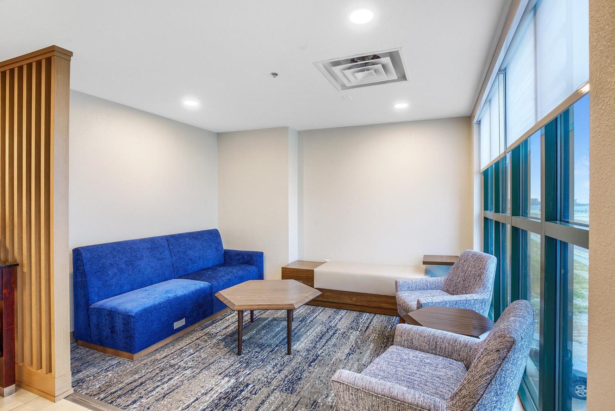 Holiday Inn Express - Gulfport Beach By Ihg ภายนอก รูปภาพ