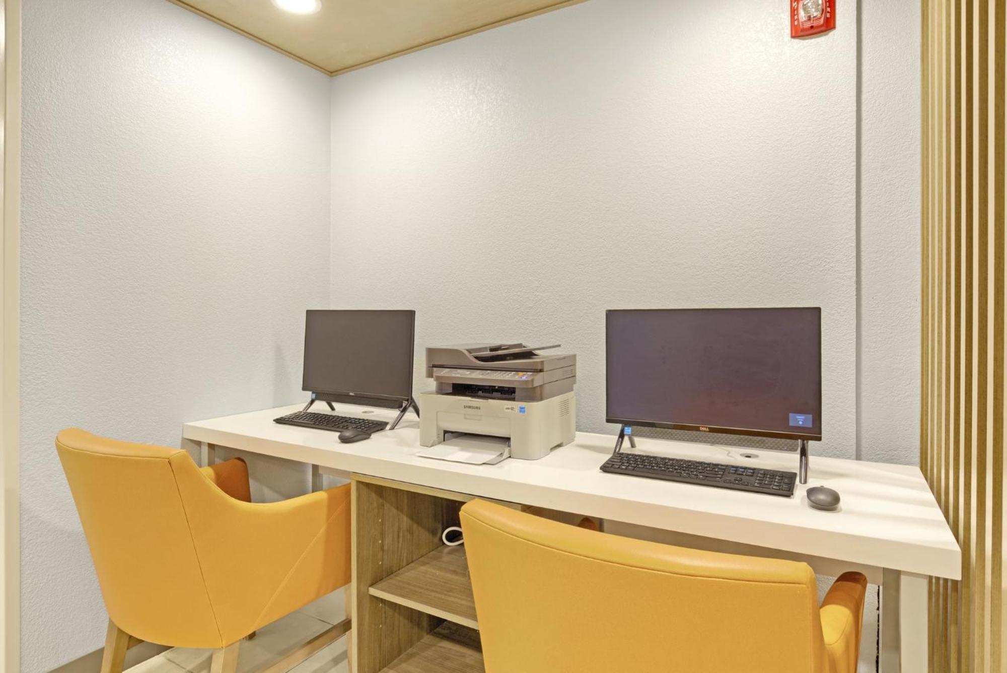 Holiday Inn Express - Gulfport Beach By Ihg ภายนอก รูปภาพ