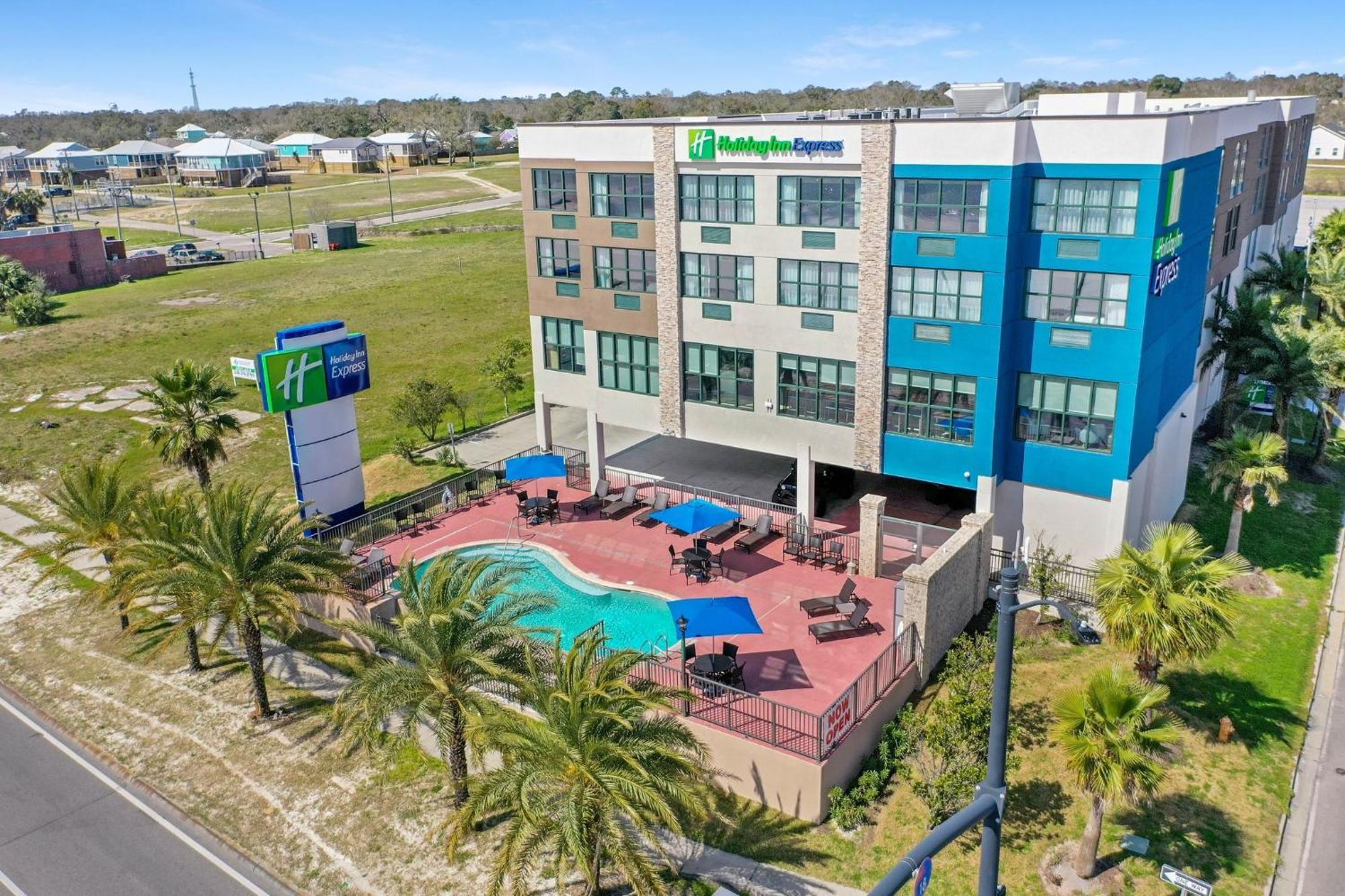 Holiday Inn Express - Gulfport Beach By Ihg ภายนอก รูปภาพ