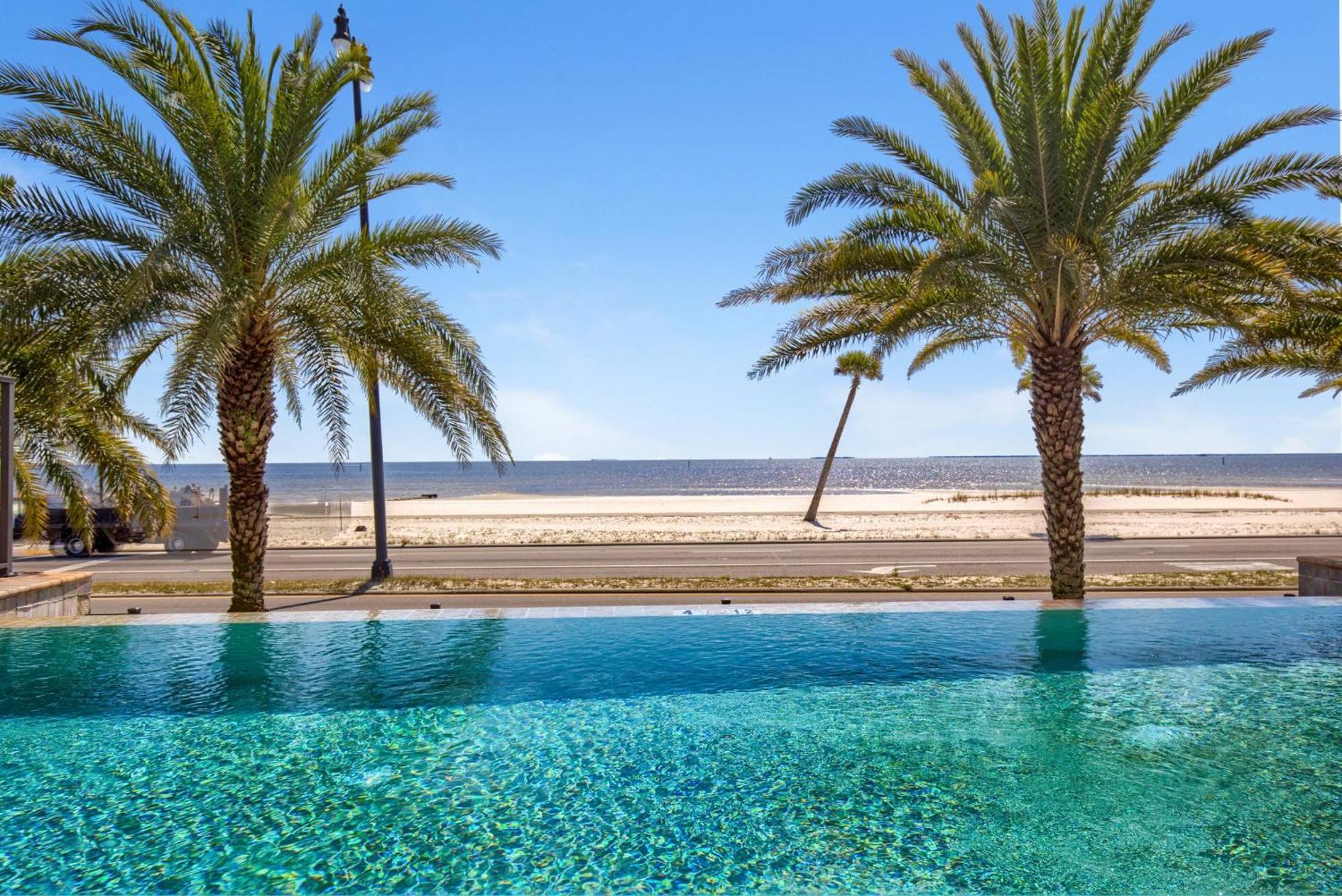 Holiday Inn Express - Gulfport Beach By Ihg ภายนอก รูปภาพ