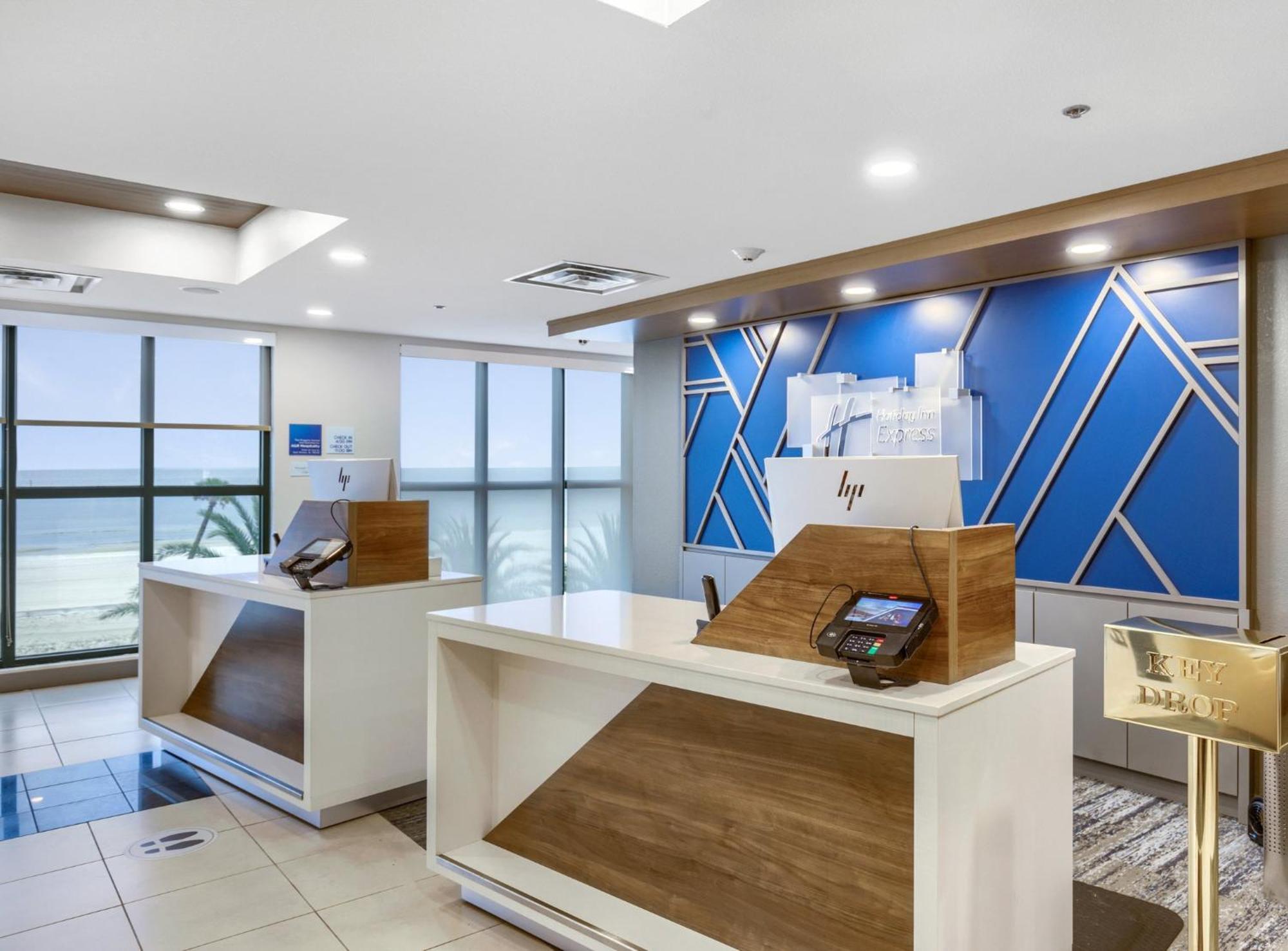 Holiday Inn Express - Gulfport Beach By Ihg ภายนอก รูปภาพ