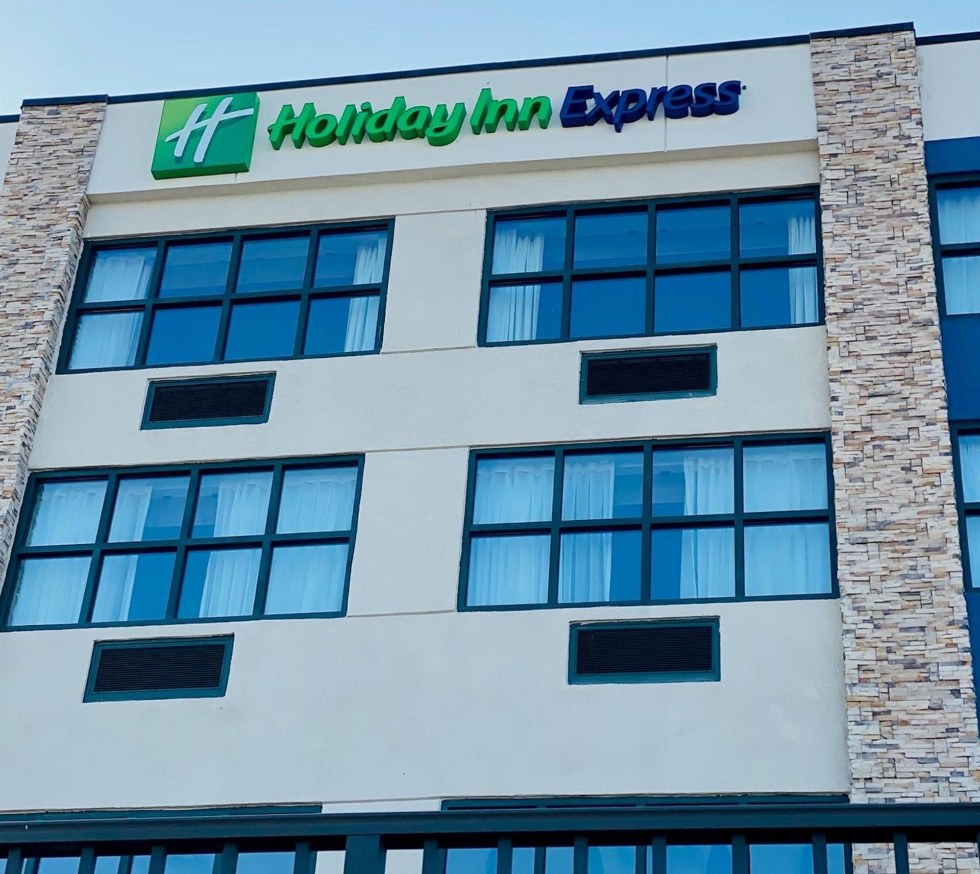 Holiday Inn Express - Gulfport Beach By Ihg ภายนอก รูปภาพ