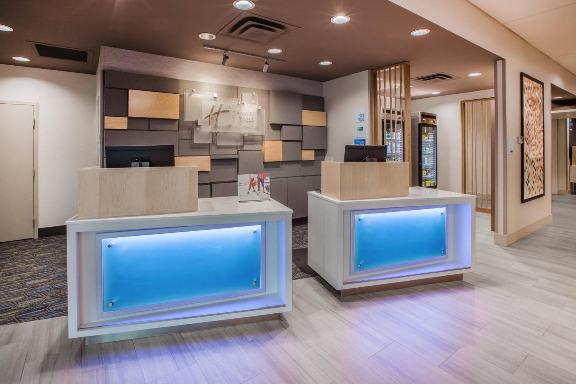 Holiday Inn Express - Gulfport Beach By Ihg ภายนอก รูปภาพ