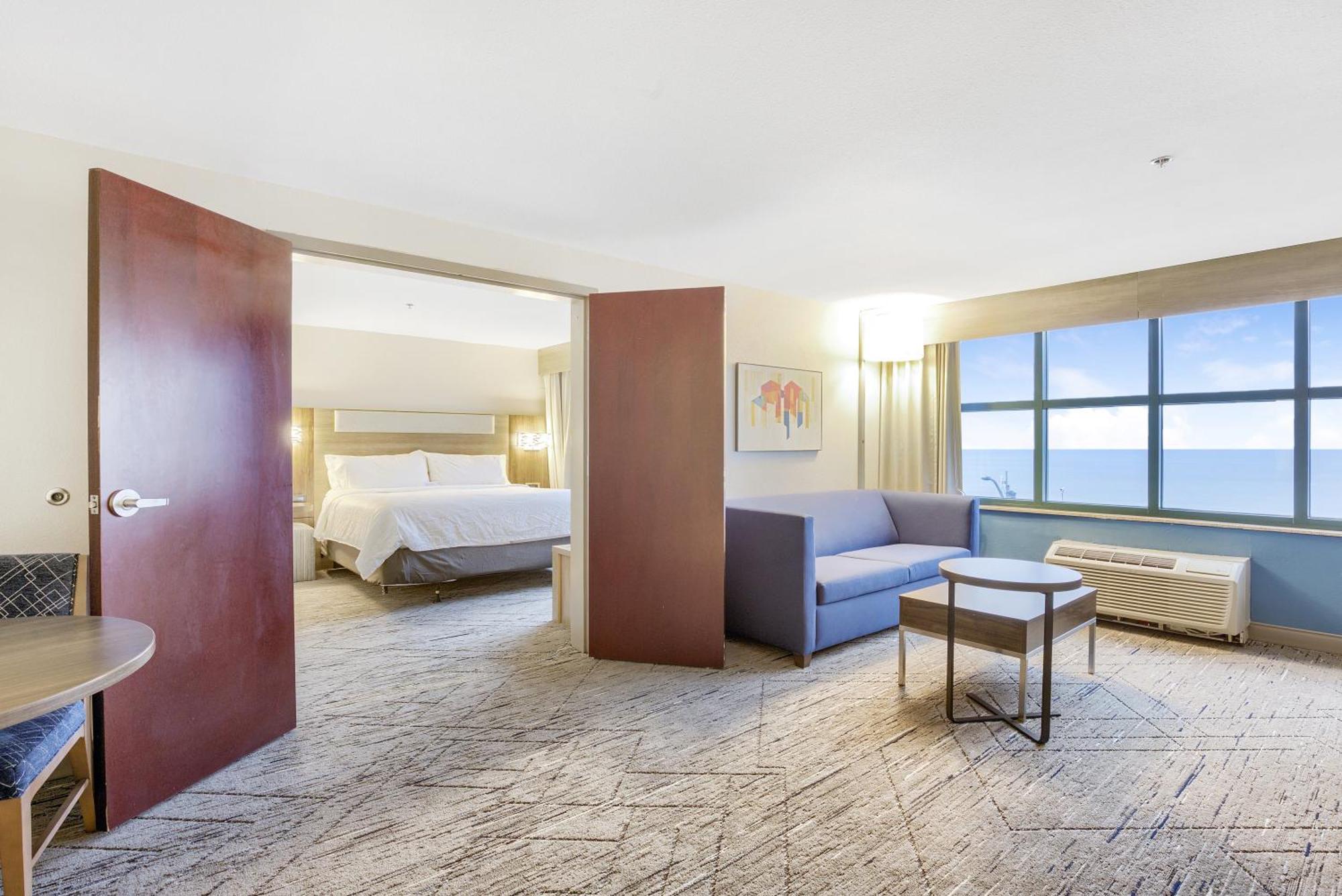 Holiday Inn Express - Gulfport Beach By Ihg ภายนอก รูปภาพ