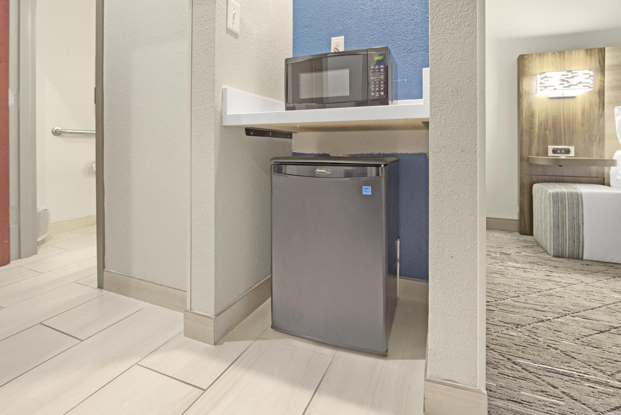 Holiday Inn Express - Gulfport Beach By Ihg ภายนอก รูปภาพ