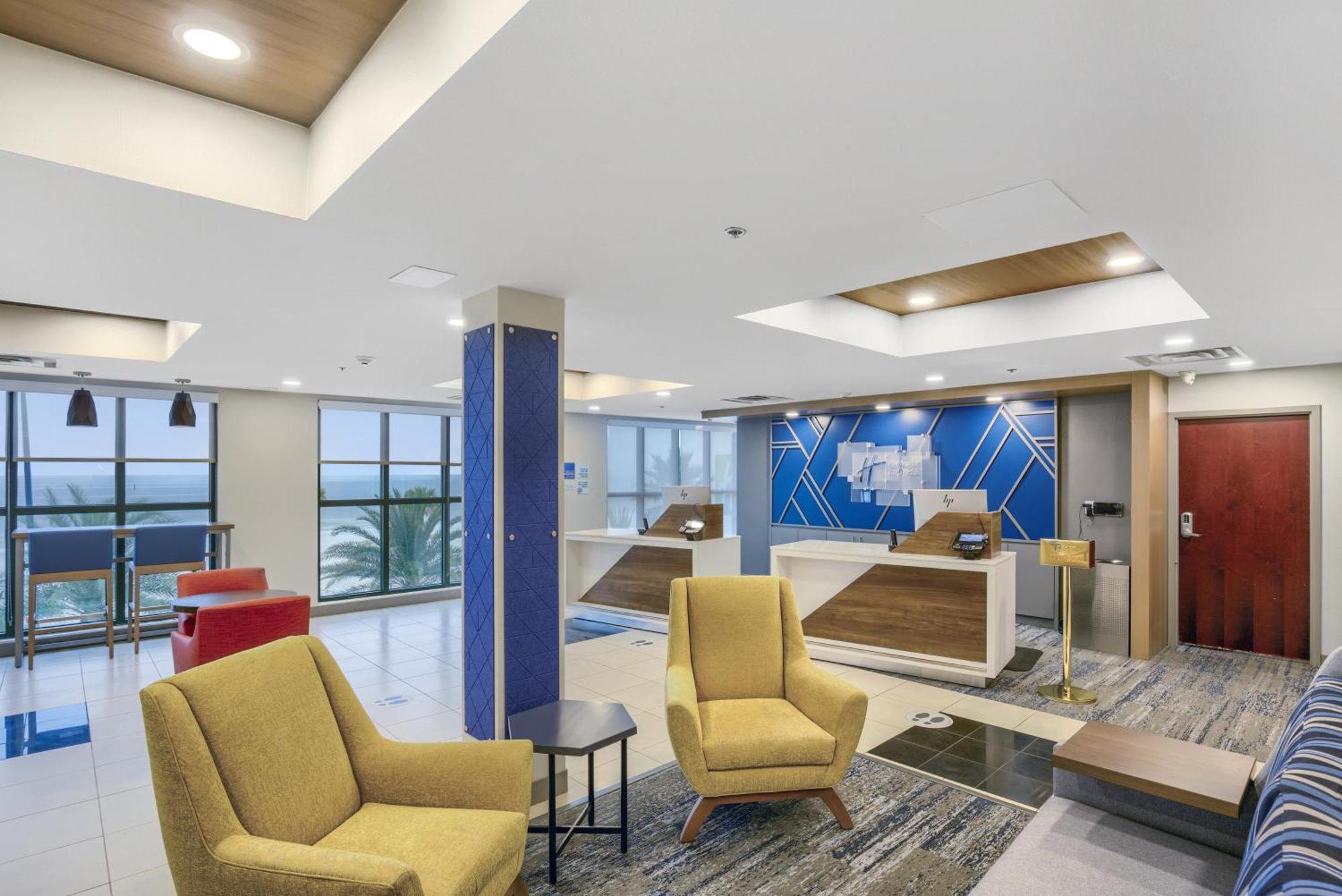 Holiday Inn Express - Gulfport Beach By Ihg ภายนอก รูปภาพ
