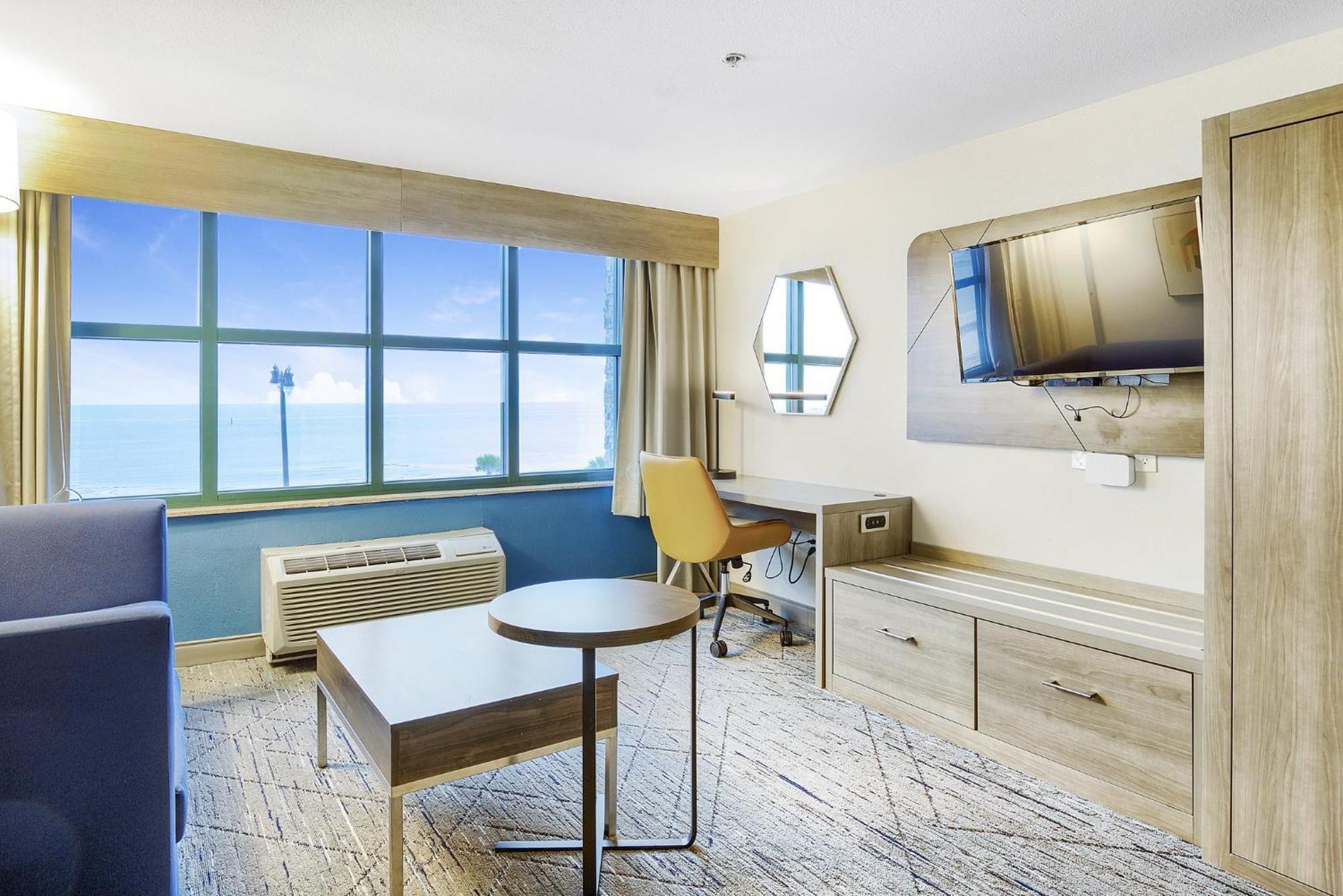 Holiday Inn Express - Gulfport Beach By Ihg ภายนอก รูปภาพ