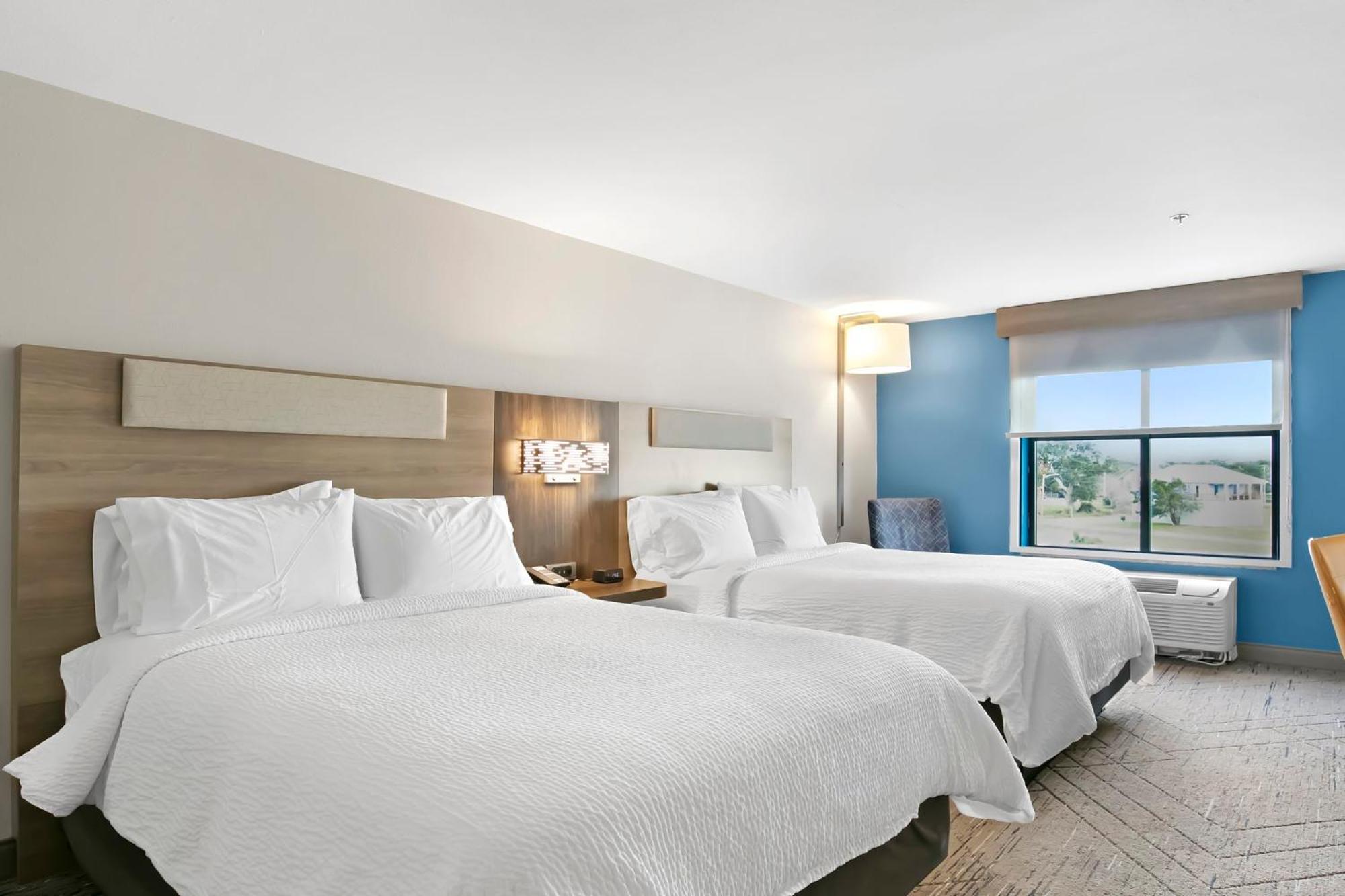 Holiday Inn Express - Gulfport Beach By Ihg ภายนอก รูปภาพ
